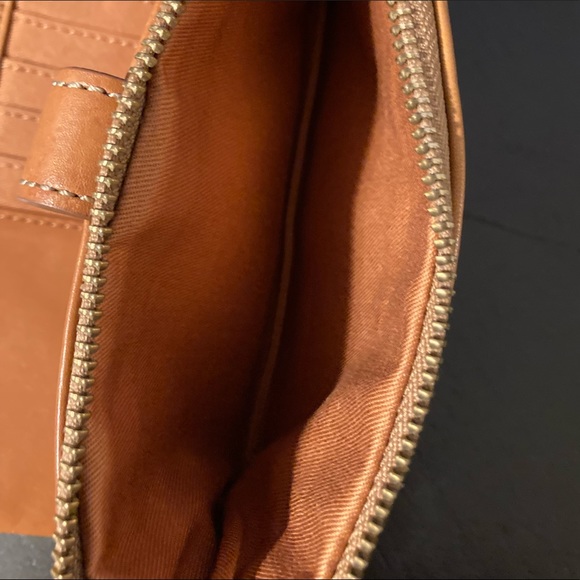 *NWOT Fossil Clutch Wallet - Picture 3 of 5